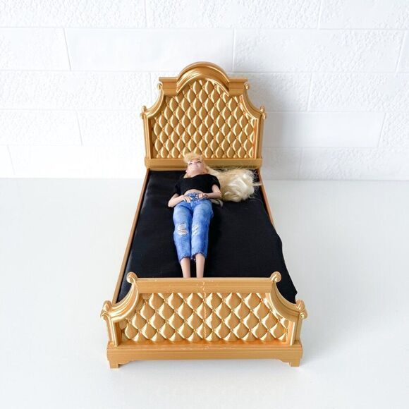 Gold Tufted Miniature Chesterfield Bed Queen Size 1:6 Scale Barbie Dollhouse - Picture 4 of 6